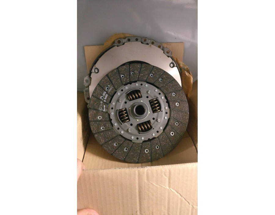 KIT FRIZIONE FORD TRANSIT 00/06 2.4 DURATORQ 75/120/125 PS 

CLUTCH KIT FORD TRANSIT 00/06 2.4 DURATORQ 75/120/125 PS