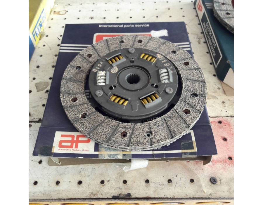 DISCO FRIZIONE SIMCA 1100 -  CLUTCH PLATE SIMCA 1100 - HB1934

DIAMETRO EST 180 - DIAMETRO INT 17
