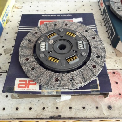 DISCO FRIZIONE SIMCA 1100 -  CLUTCH PLATE SIMCA 1100 - HB1934

DIAMETRO EST 180 - DIAMETRO INT 17