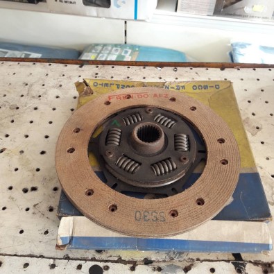 DISCO FRIZIONE SIMCA 1300 -  CLUTCH PLATE SIMCA 1300 - HB1130
DIAMETRO EST 200 - DIAMETRO INT 25
