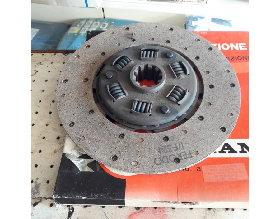 DISCO FRIZIONE FIAT IVECO 683 - 693 - FERODO SATAMV - MOZZO CORTO - DOPPIA MOLLA
DIAMETRO EST. 325 - DIAMETRO INT 50 - 10 CAVE
