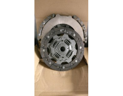 KIT FRIZIONE FORD MONDEO 95/96 96/00 1.6/1.8 BENZINA  

KIT CLUTCH FORD MONDEO 95/96 96/00 1.6 1.8 PETROL