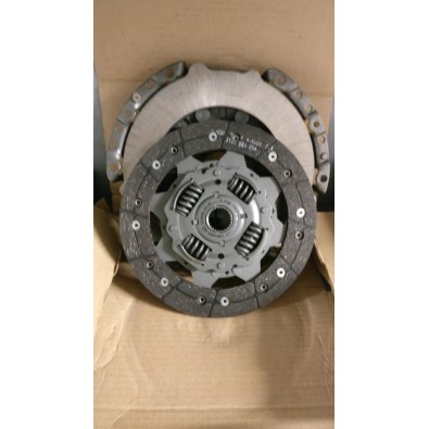 KIT FRIZIONE FORD MONDEO 95/96 96/00 1.6/1.8 BENZINA  

KIT CLUTCH FORD MONDEO 95/96 96/00 1.6 1.8 PETROL