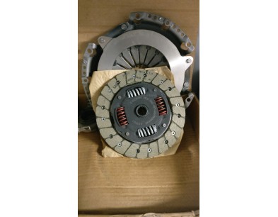 KIT FRIZIONE VEDI FORO PER MODELLI 

KIT CLUTCH SEE THE PHOTO FOR MODELS 

PER MOTORI 1.4 BENZINA 
FOR ONLY 1.4 PETROL ENGINE