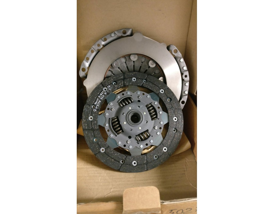 KIT FRIZIONE FORD ESCORT 90/96 1.6 BENZINA 

KIT CLUTCH FORD ESCORT 90/96 1.6 PETROL