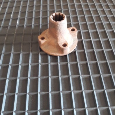 MOZZO SEMIASSE FIAT 600 I SERIE  - DIAM INT 23 - 10 CAVE