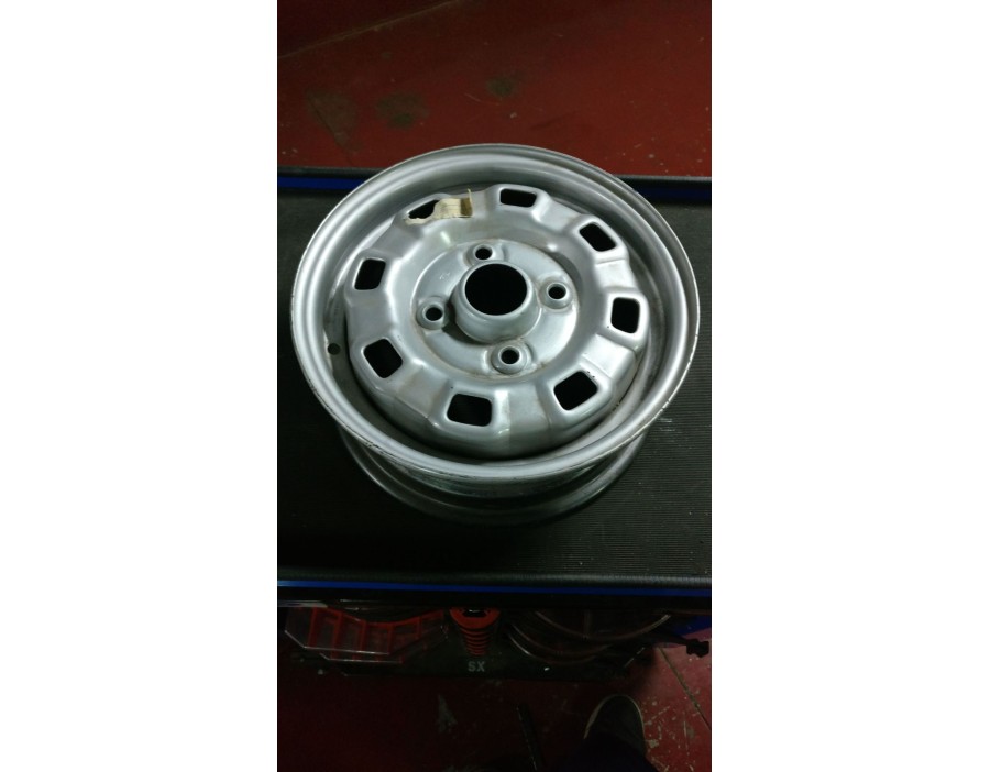 RUOTA ACCIAIO 4.5Cx12 FORD FIESTA 76/89 

STEEL WHEEL4.5Cx12 FORD FIESTA 76/89