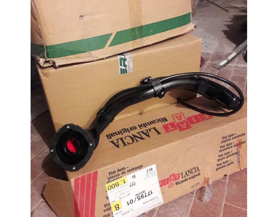 BOCCHETTONE TUBO INTRODUZIONE CARBURANTE FIAT PUNTO 93-99 - OE 46516703 - RICAMBIO ORIGINALE FIAT