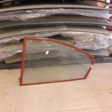 VETRO DEFLETTORE POSTERIORE SINISTRO ALFA ROMEO ALFASUD  - ALFA ROMEO ALFASUD LEFT BACK DEFLECTOR GLASS