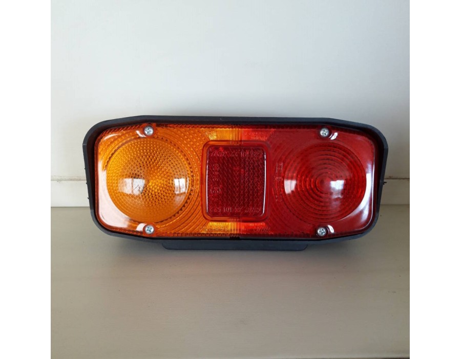Fanale posteriore sinistro con luce targa Fiat Lupetto - Left rear light with license plate light Fiat Lupetto - Fanale posteriore sinistro con luce targa Fiat Lupetto - Left rear light with license plate light Fiat Lupetto -