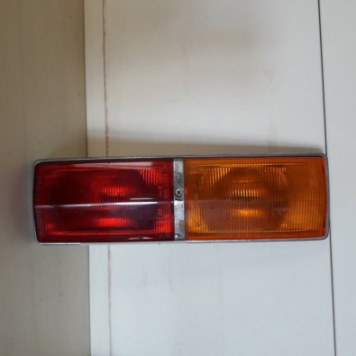 Fanale posteriore sinistro Fiat 124 prima serie -  Rear light left Fiat 124 first series -