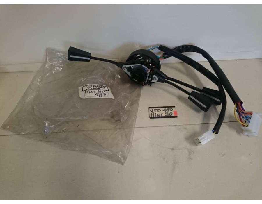 Devioluci Mini 90/120 Ceam 111.2.180 (1 blocchetto 4 connessioni, 1 blocchetto 8 connessioni) Devioluci Mini 90/120 Ceam 111.2.180 (1 blocchetto 4 connessioni, 1 blocchetto 8 connessioni)