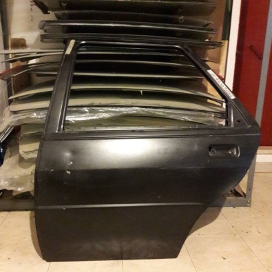 Porta posteriore sx Ford Fiesta 89 - Rear left door Ford Fiesta 89 - Leggera ammaccatura