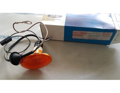 7152976 INDICATORE DIREZIONE ADDIZIONALE LATERALE PER FORD FIESTA DAL 94/96  AMBER ADDITIONAL DIRECTION INDICATOR