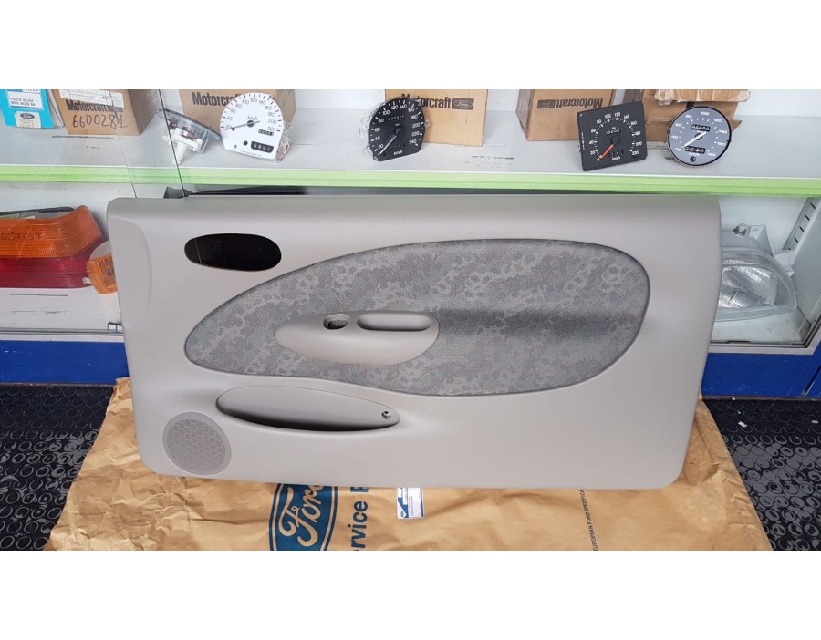 1031747 RIVESTIMENTO PORTA ANTERIORE DX FORD FIESTA  3 PRTE 89/96 95/02

FRONT DOOR COVERING DX FORD FIESTA 3 PRTE 89/96 95/02