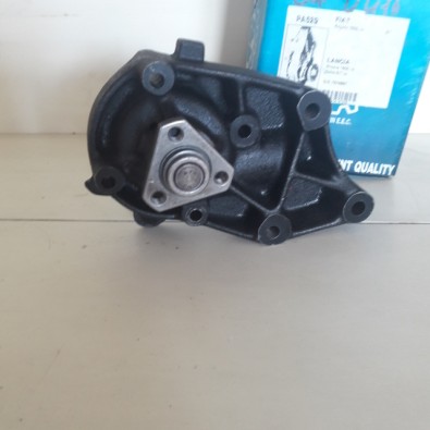 Pompa acqua Lancia Prisma 1.6 - Delta GTI 1.6 - Regata 1.6 - 240416 - oe 7574887 - Water pump Delta Prisma Regata