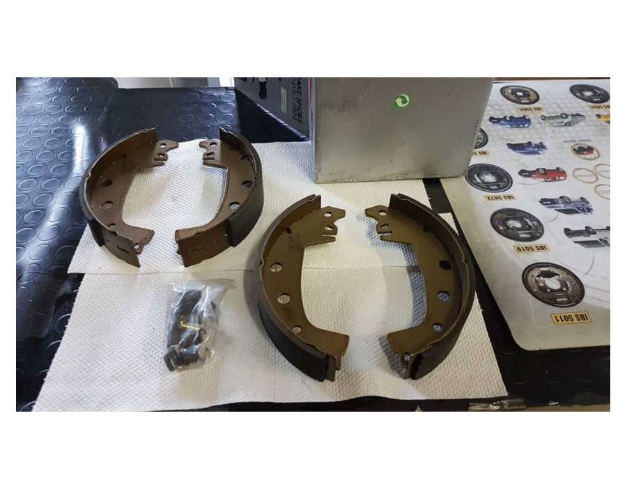 Serie ganasce freno Peugeot 204 -304 - Renaut 4 - Renault 6 - Brake shoes