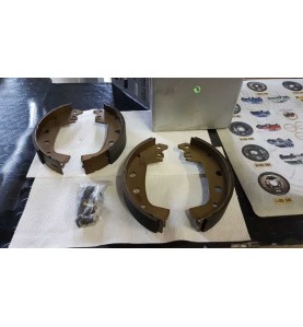 Serie ganasce freno Peugeot 204 -304 - Renaut 4 - Renault 6 - Brake shoes