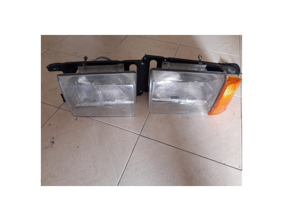 Coppia fari dx sx proiettori Innocenti Mini 3 cilindri - Right and left headlights Innocenti Mini 3 Cilindri Coppia fari dx sx proiettori Innocenti Mini 3 cilindri - Right and left headlights Innocenti Mini 3 Cilindri
