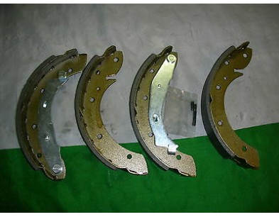 SERIE GANASCE FRENO 
MARCHIO JURID COD.361179D
CITROEN 
PEUGEOT 104
RENAULT R4--R5
