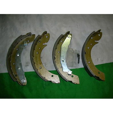 SERIE GANASCE FRENO 
MARCHIO JURID COD.361179D
CITROEN 
PEUGEOT 104
RENAULT R4--R5