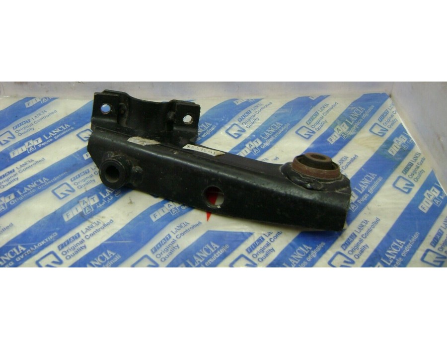 82375480 Staffa post dx Lancia Delta 4X4